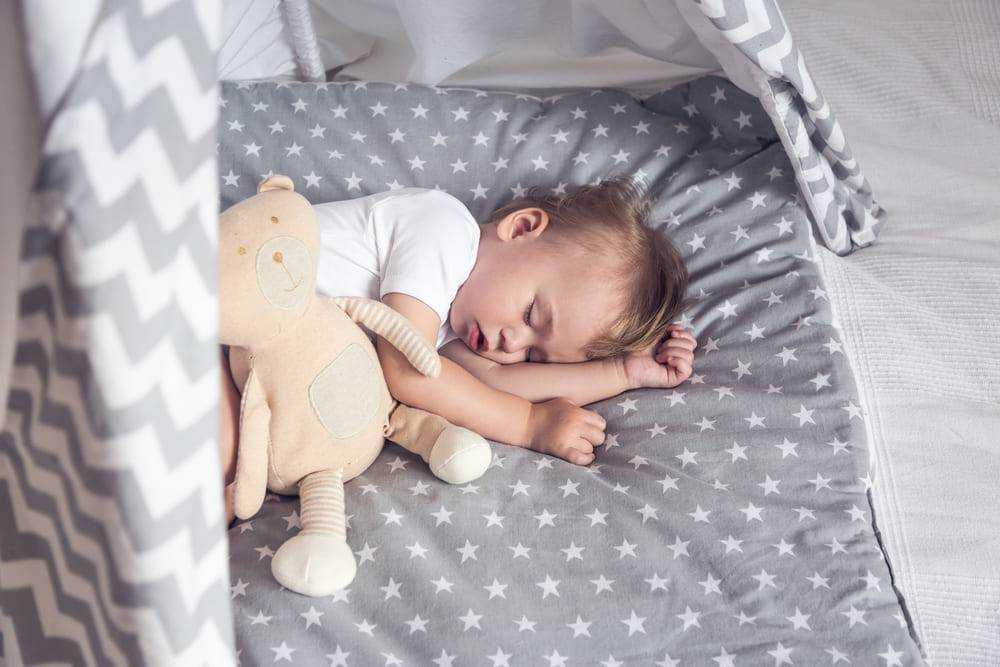 Как приучить ребенка раньше ложиться спать