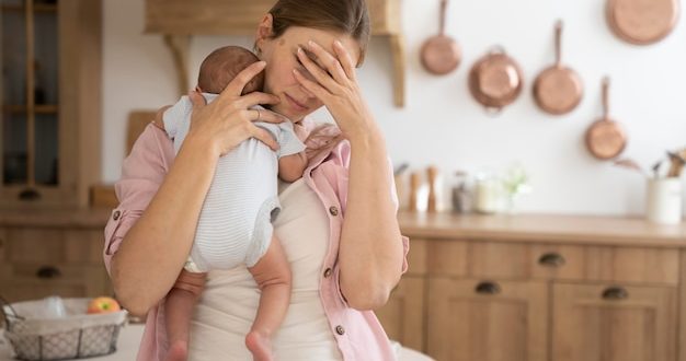 Трудный старт родительства: как защитить молодую семью от психологических кризисов и скрытых угроз