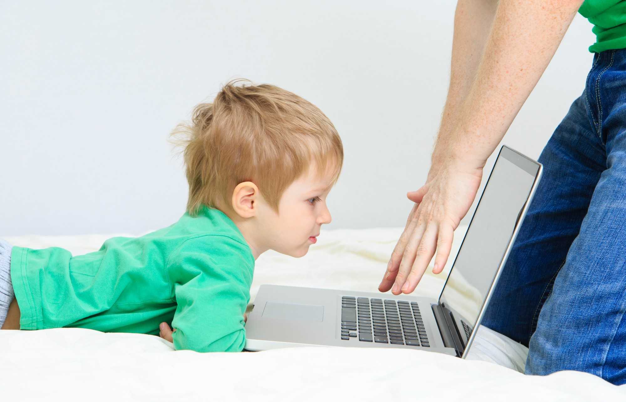 Как отвадить родителей от телевизора? 9 проверенных способов
