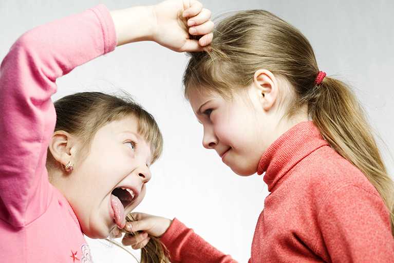 Ребенок дерется и проявляет агрессию. что делать родителям? | воспитание ребенка