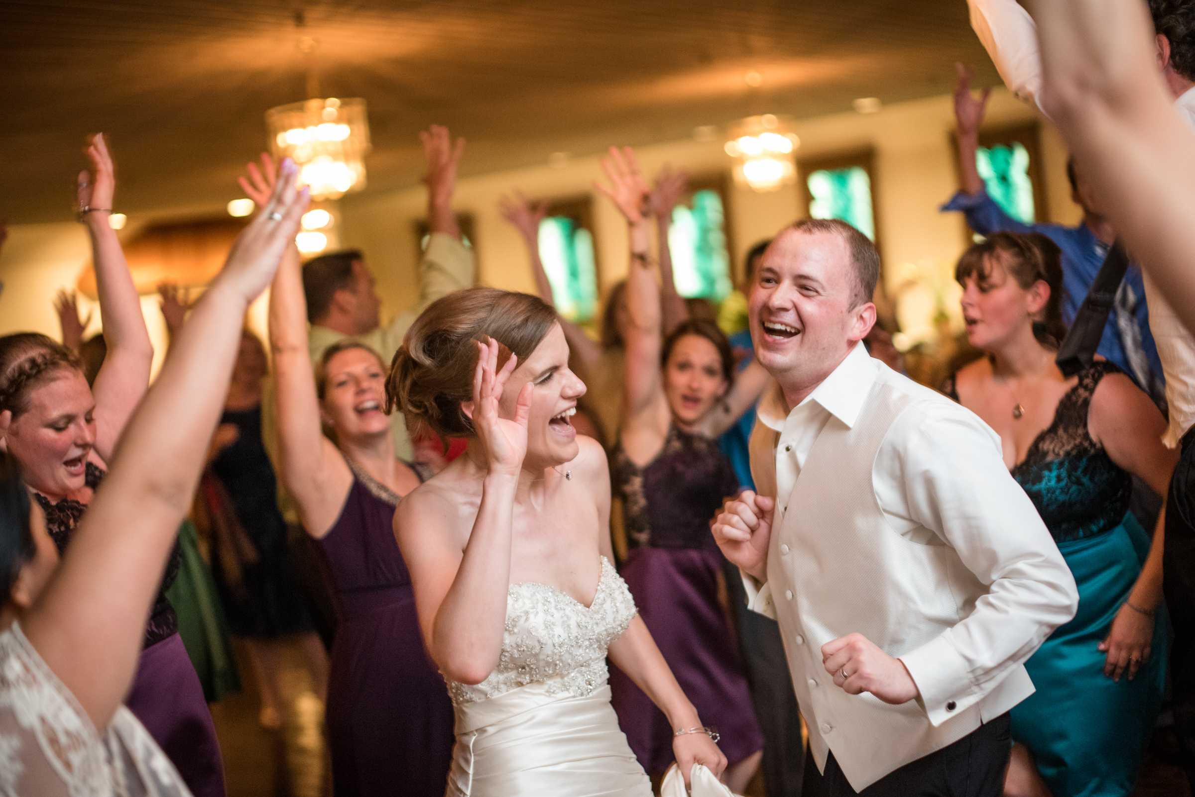 Скороговорки на свадьбе: смешной и веселый свадебный конкурс для гостей