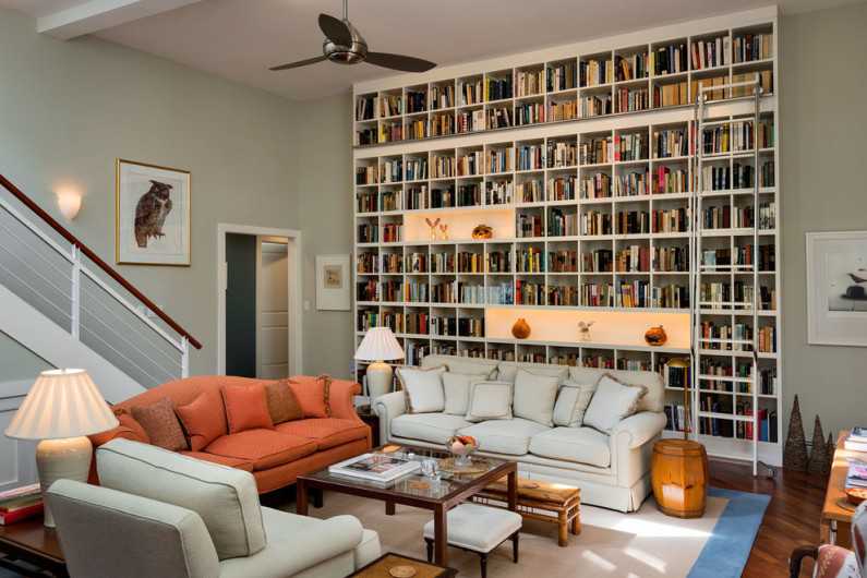 10 идей для хранения книг в маленькой квартире: лучшие варианты для взрослых и детей